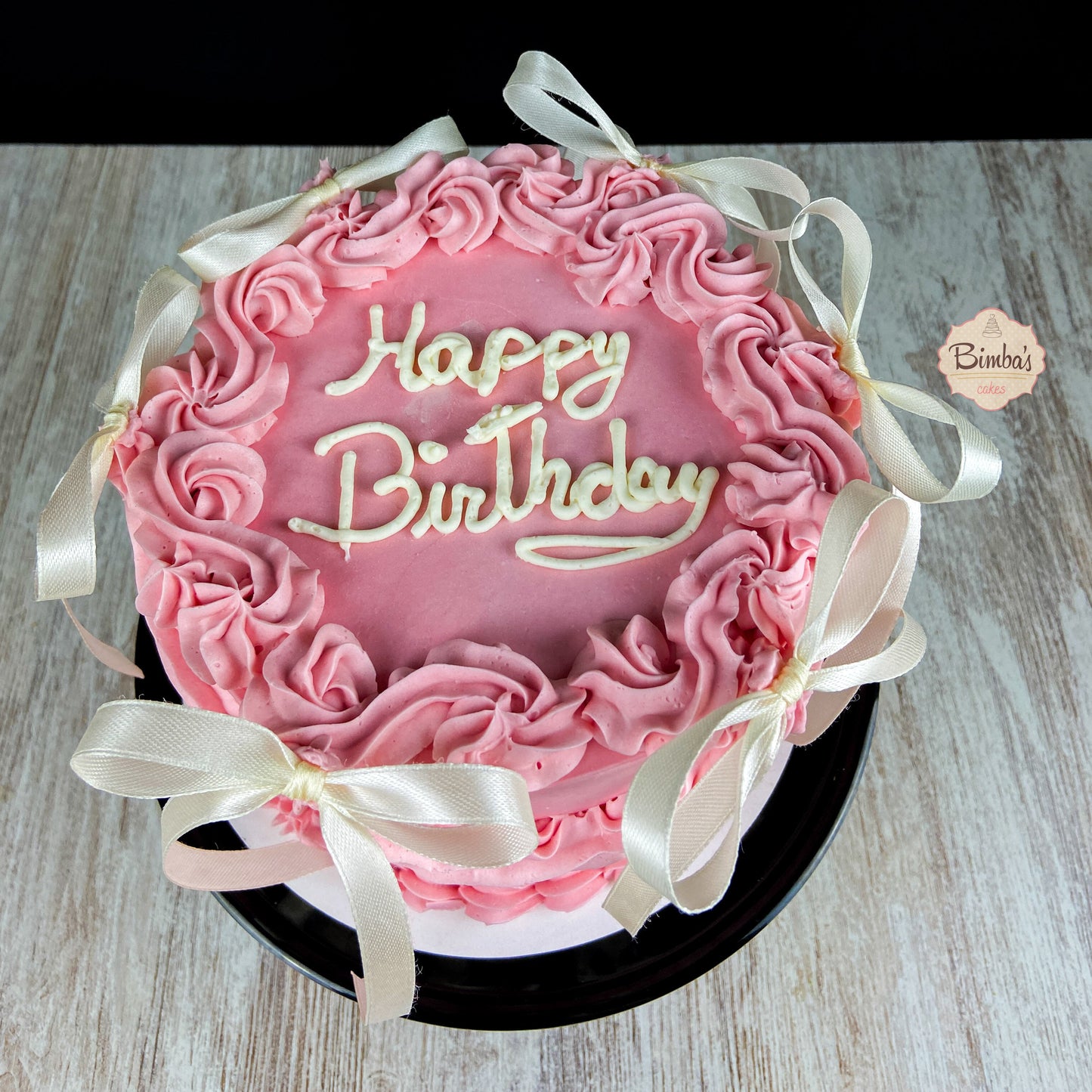 Tarta Vintage con Lazos y Puntos