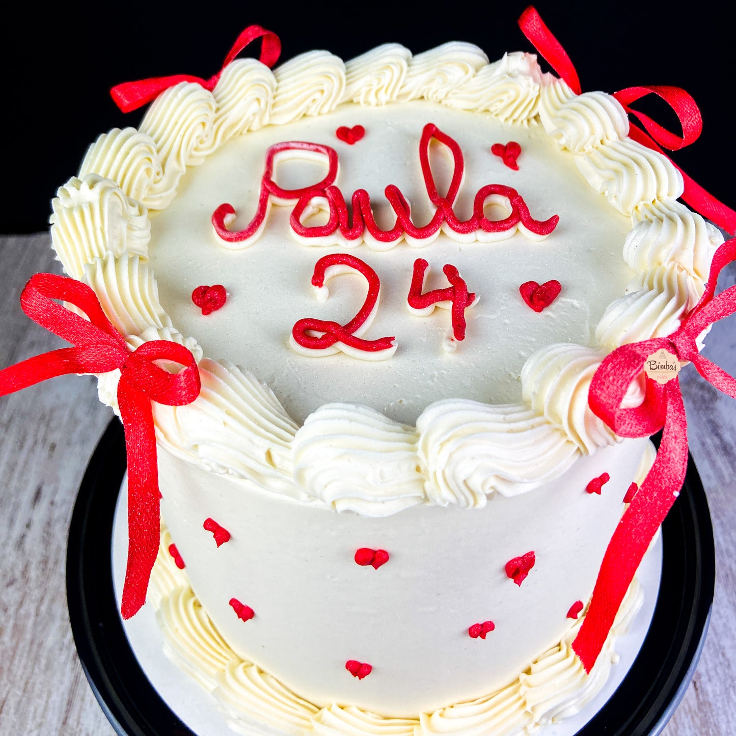 Tarta Vintage con Lazos y Puntos
