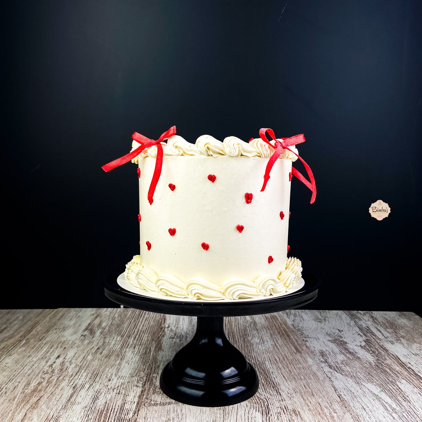 Tarta Vintage con Lazos y Puntos