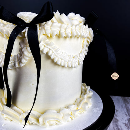 Tarta Vintage con Lazos y Puntos